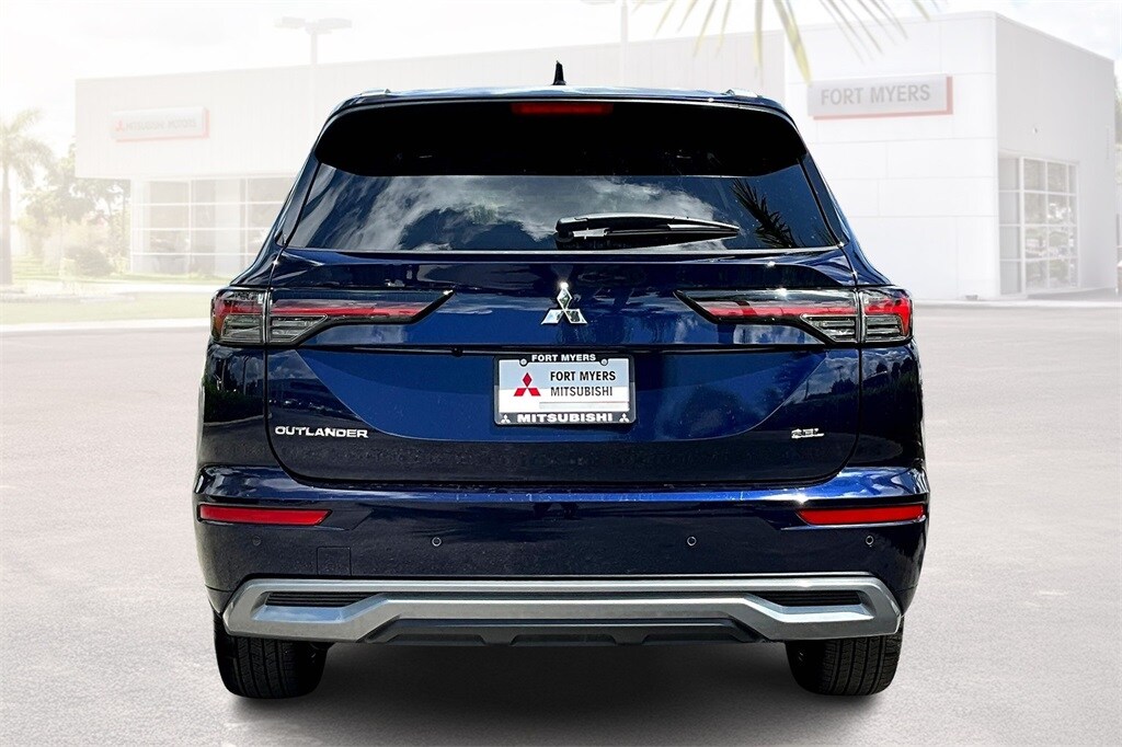 2025 Mitsubishi Outlander SEL photo 4
