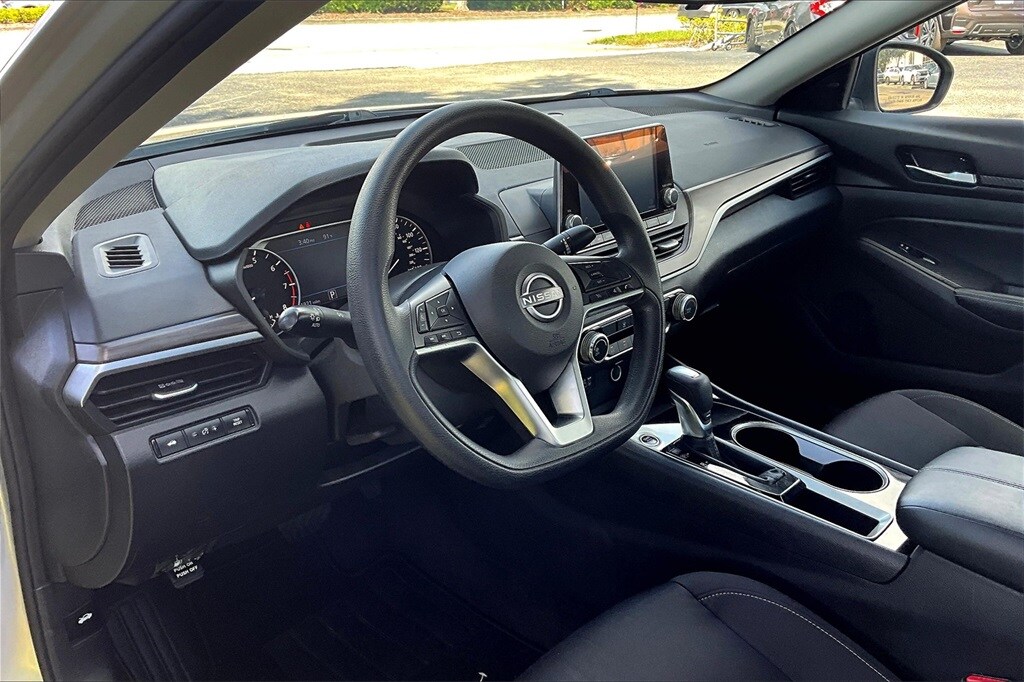 2024 Nissan Altima 2.5 SV photo 4