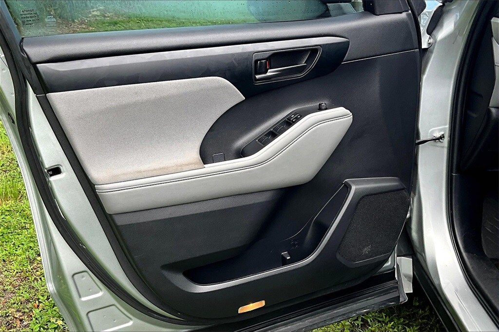 2023 Toyota Highlander Limited Platinum XLE XSE photo 2