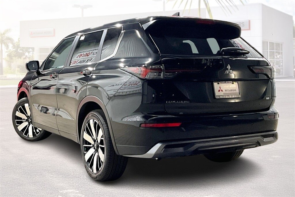 New 2026 Mitsubishi Outlander SE SUV