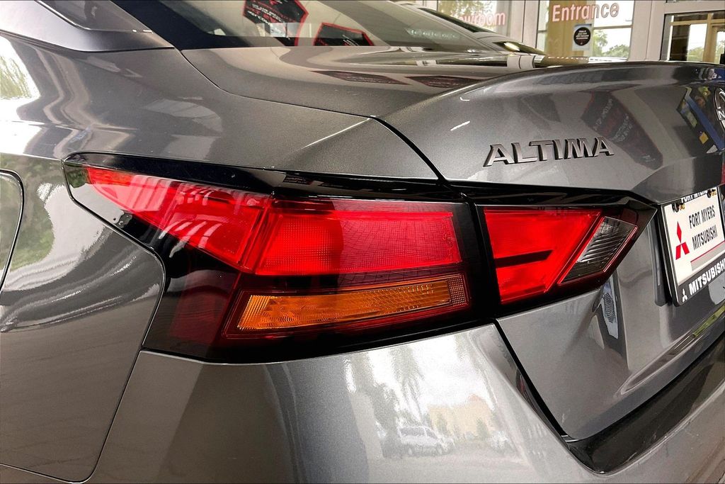 2025 Nissan Altima SV - Photo 17