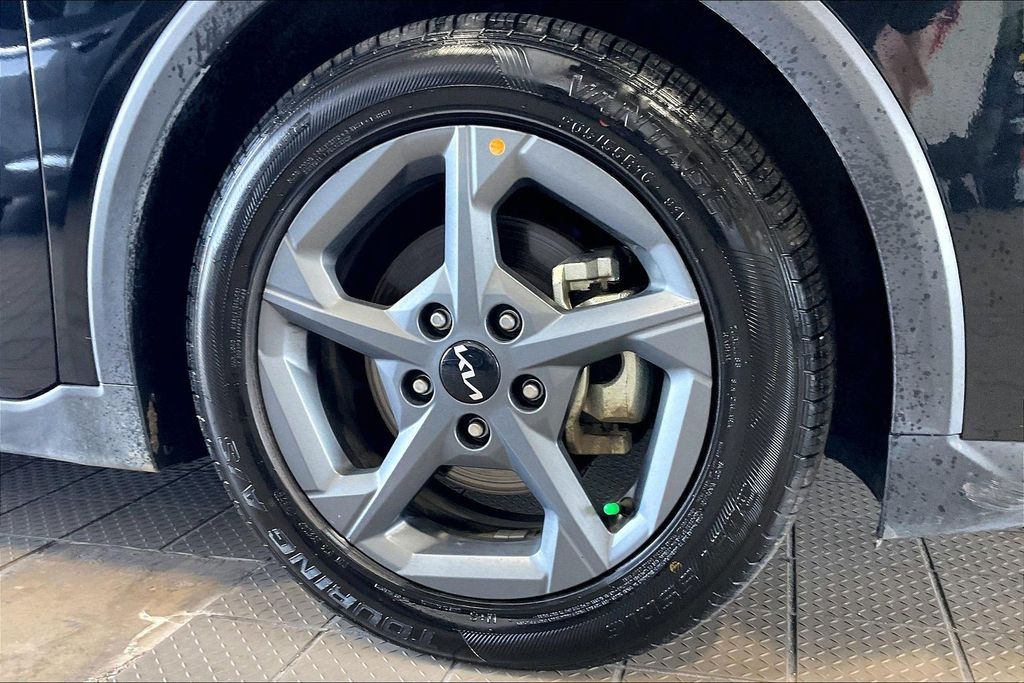 2025 Kia K4 LXS - Photo 33