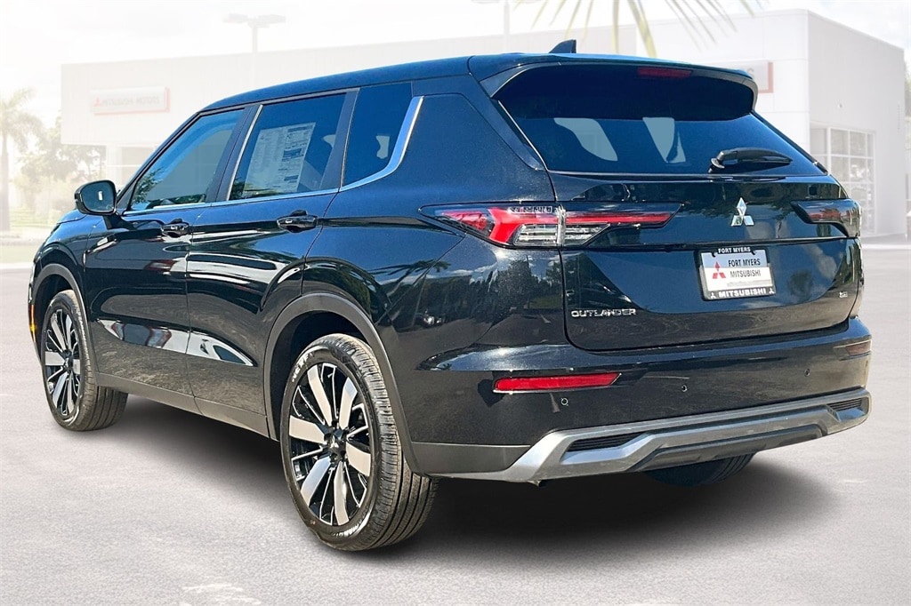 New 2025 Mitsubishi Outlander SE SUV