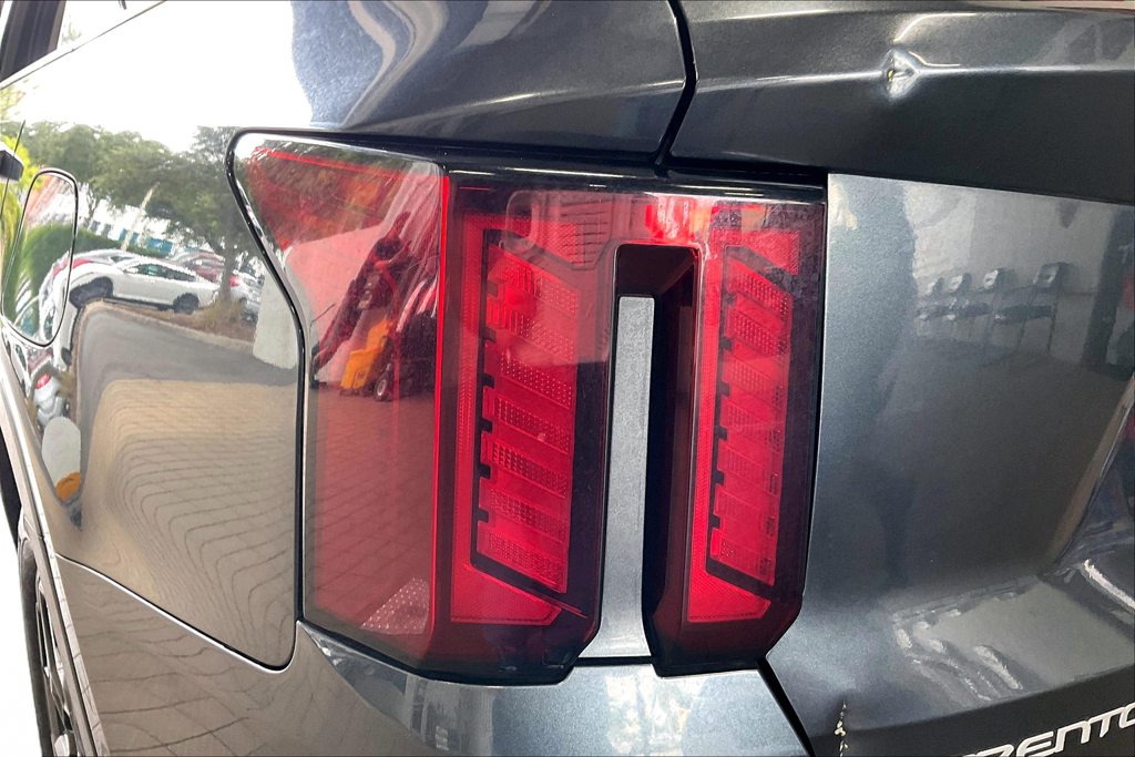 2024 Kia Sorento S - Photo 18