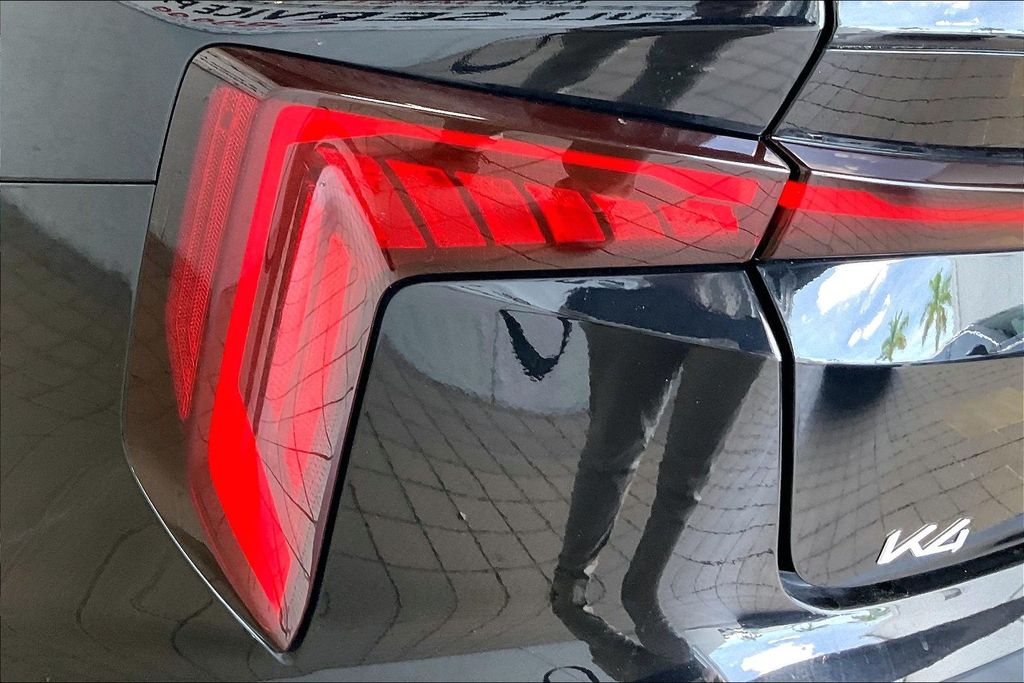 2025 Kia K4 LXS - Photo 17