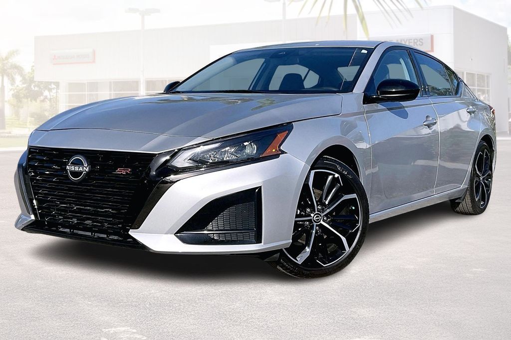 2025 Nissan Altima SR - Photo 29