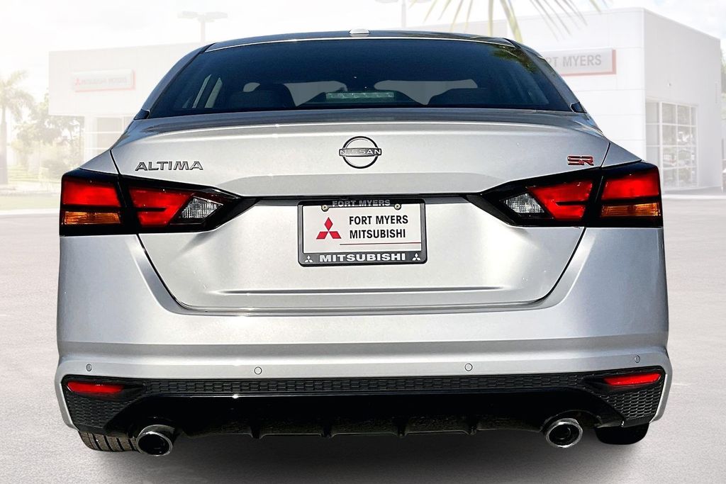 2025 Nissan Altima SR - Photo 16