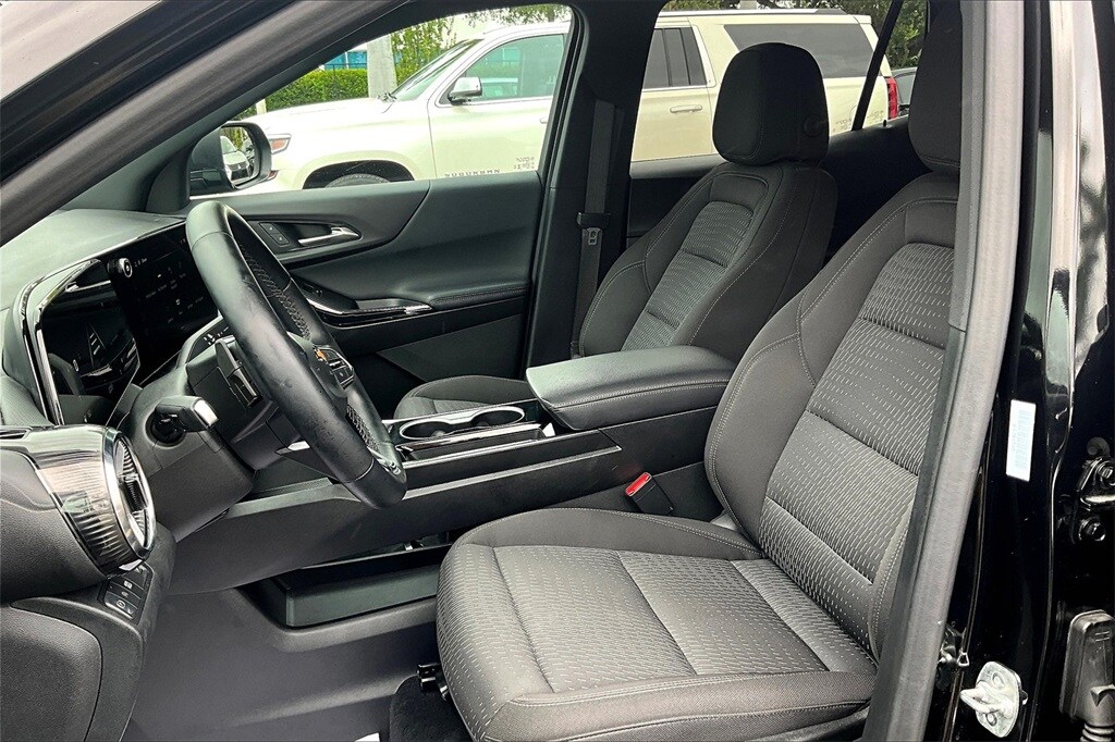 2025 Chevrolet Equinox LT photo 3