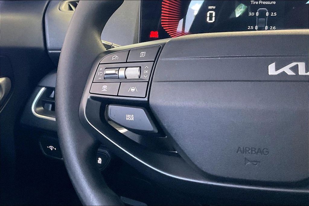2025 Kia K4 LXS - Photo 8