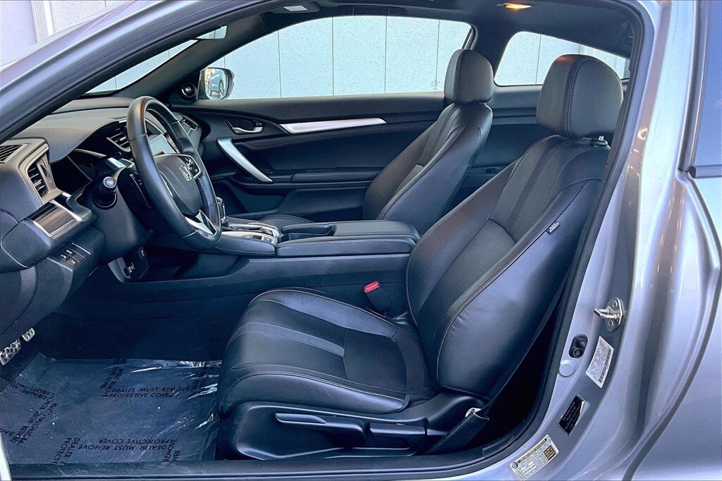 2019 Honda Civic Touring photo 3