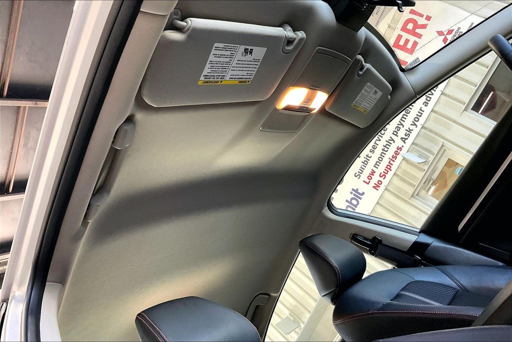 2025 Nissan Altima SR - Photo 13