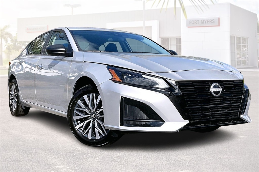 Used 2025 Nissan Altima SV Sedan