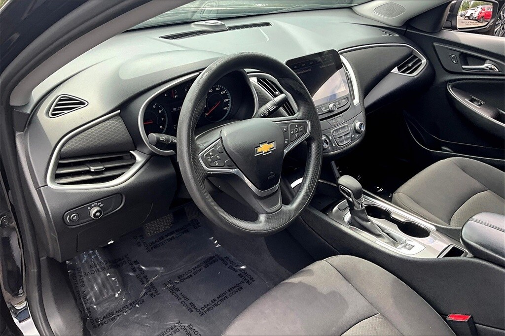 2022 Chevrolet Malibu 1LT photo 2