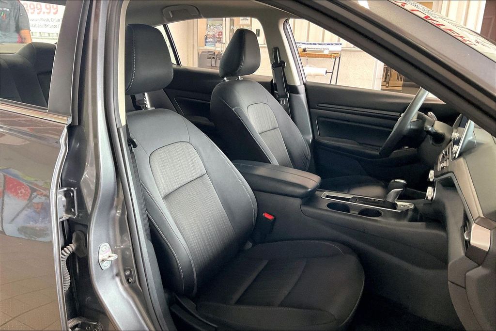 2025 Nissan Altima SV - Photo 21