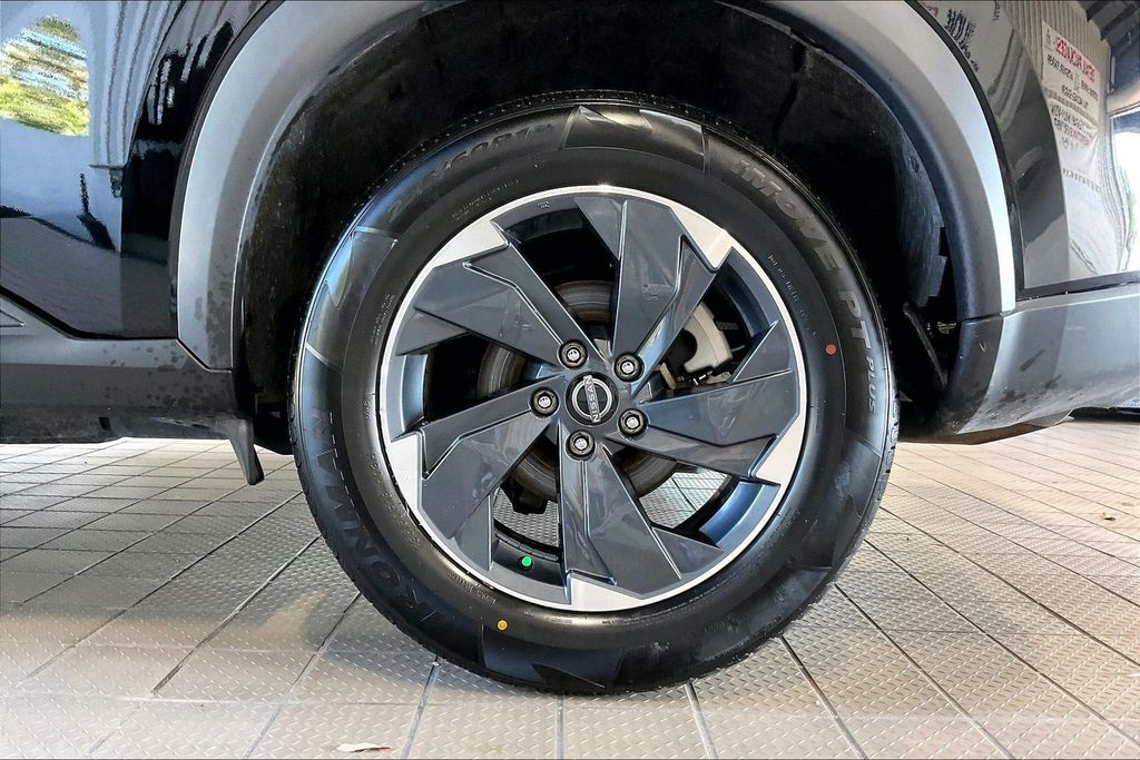 2025 Nissan Rogue SV - Photo 31
