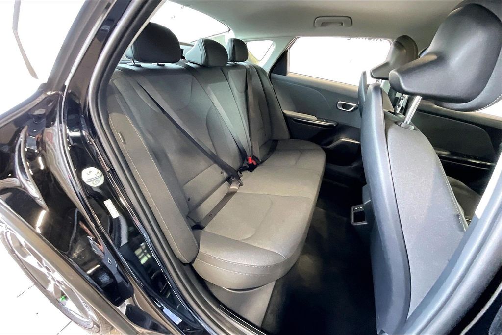 2025 Kia K4 LXS - Photo 15