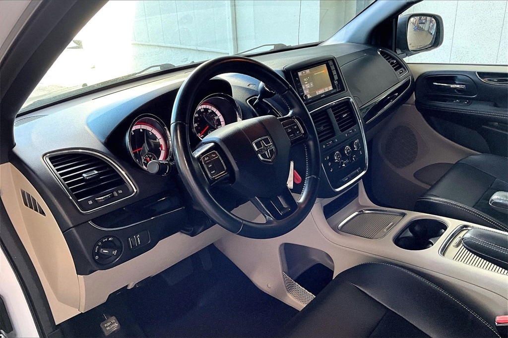 Used 2017 Dodge Grand Caravan SXT Van