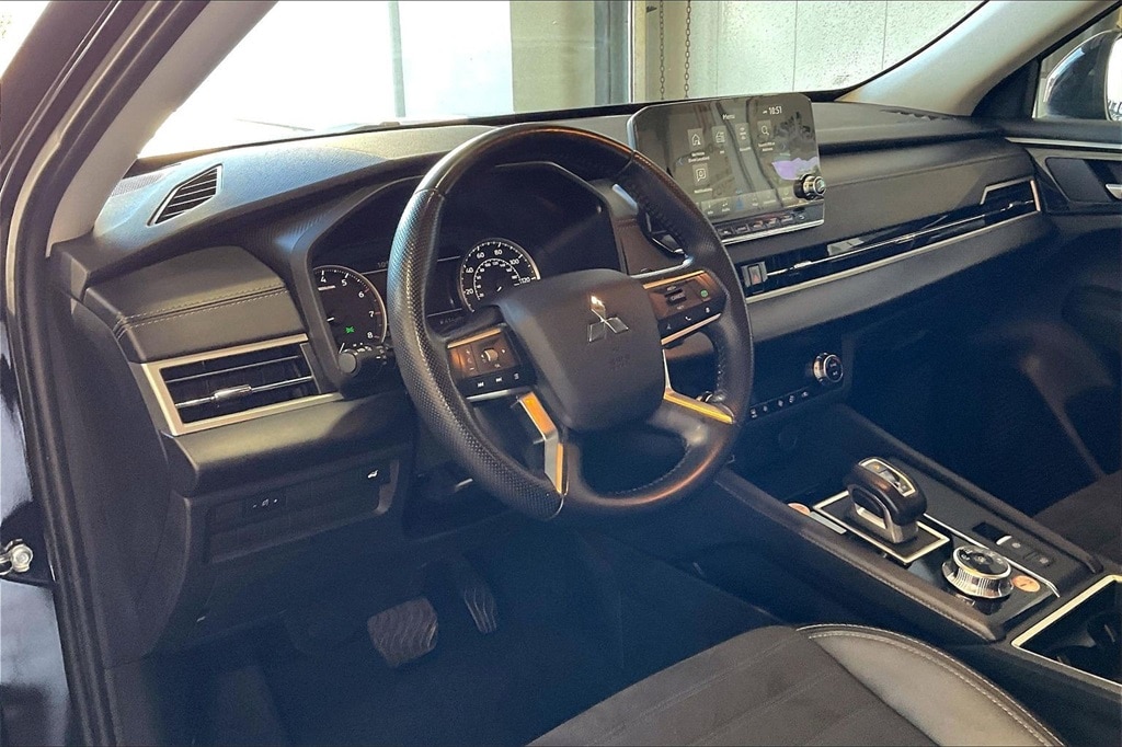 Used 2024 Mitsubishi Outlander SE SUV