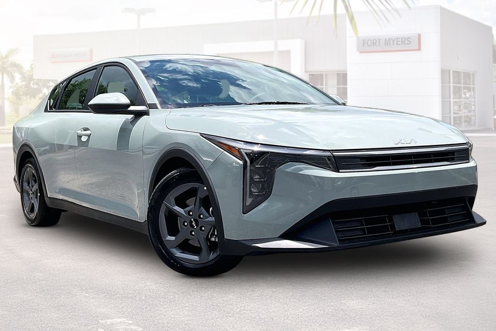 2025 Kia K4 LXS AT's photo