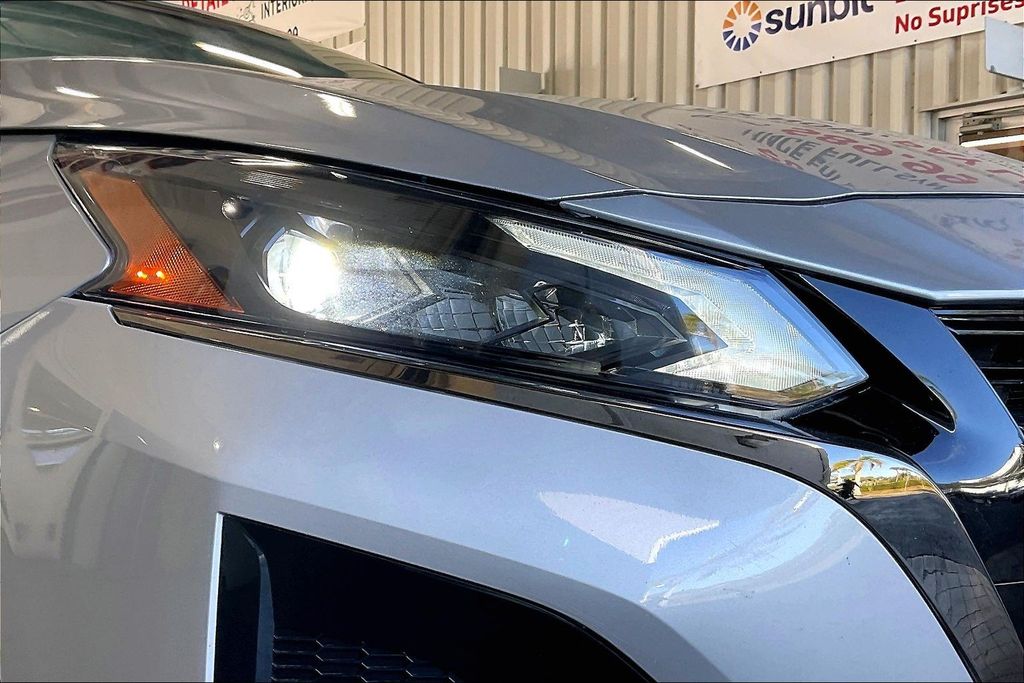 2025 Nissan Altima SR - Photo 25