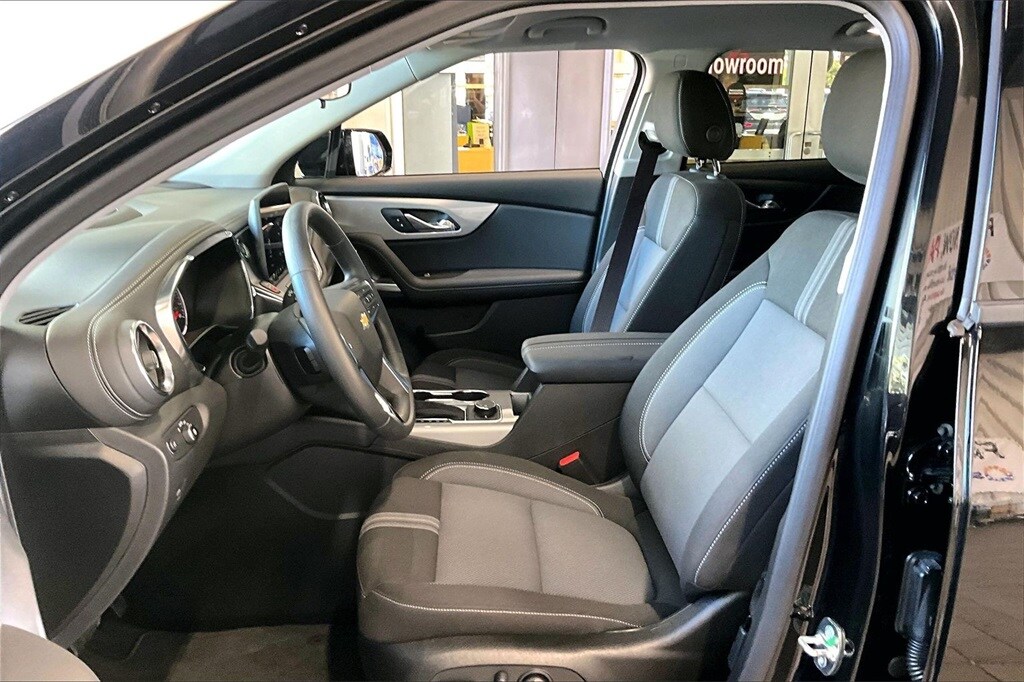 2025 Chevrolet Blazer 2LT photo 3