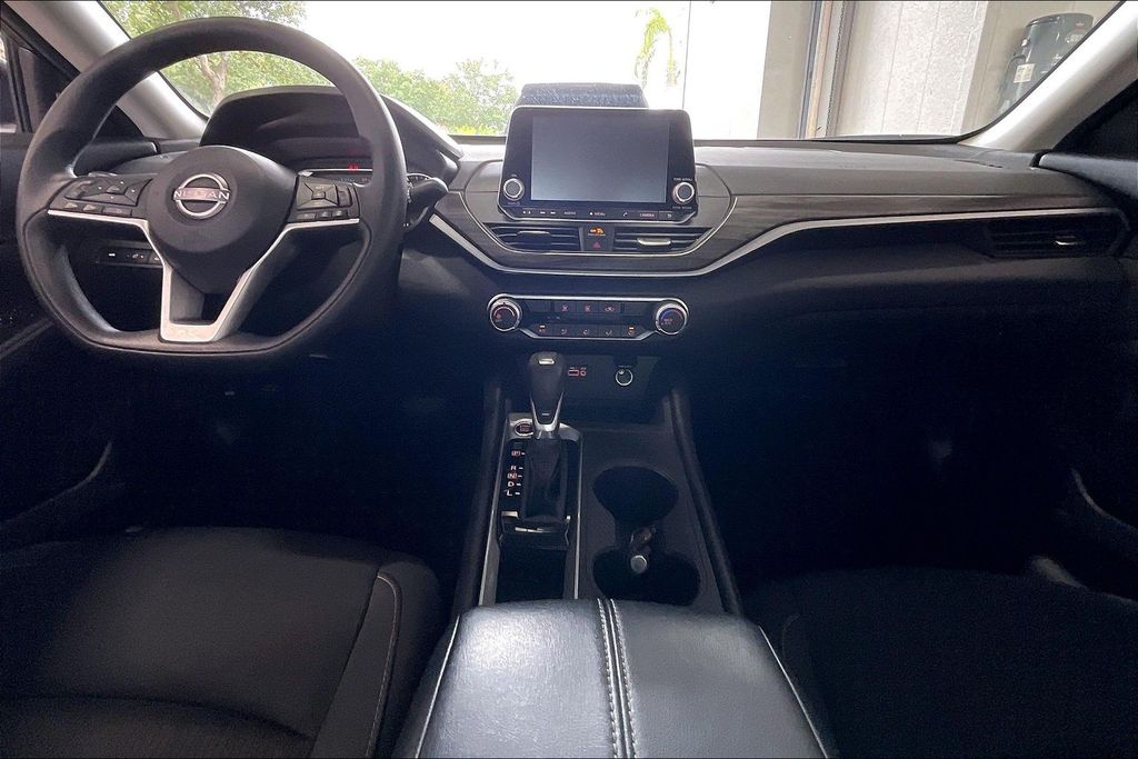 2025 Nissan Altima SV - Photo 6