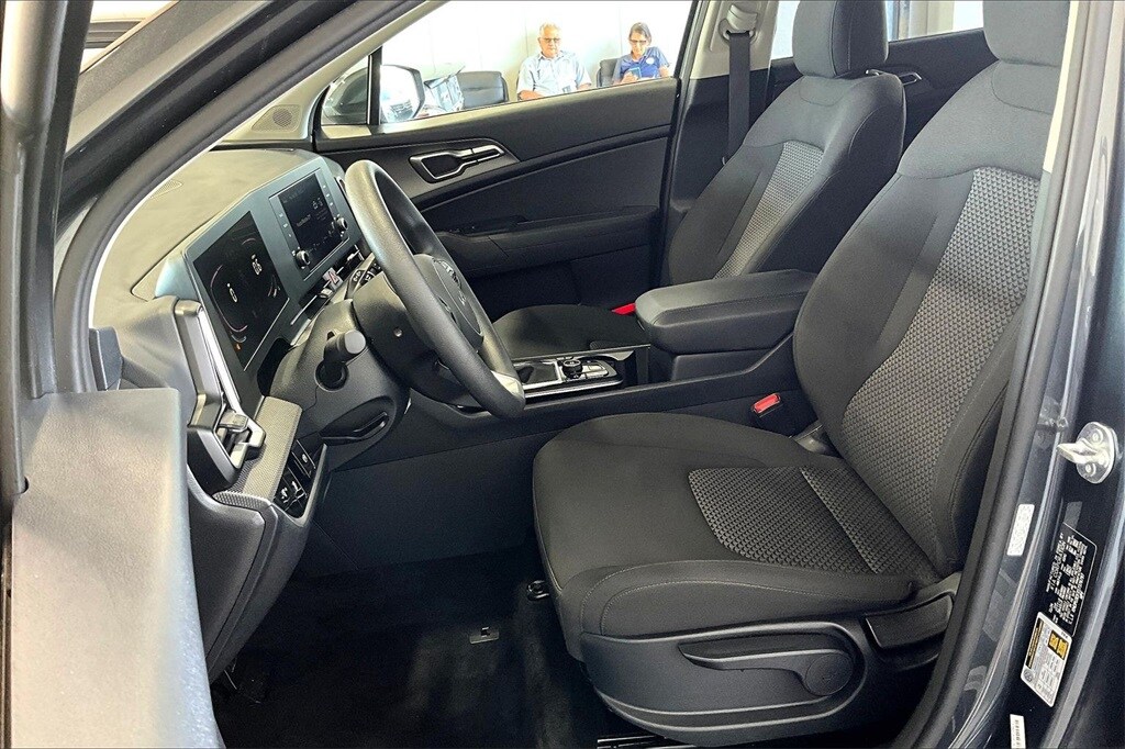 Used 2025 Kia Sportage LX SUV