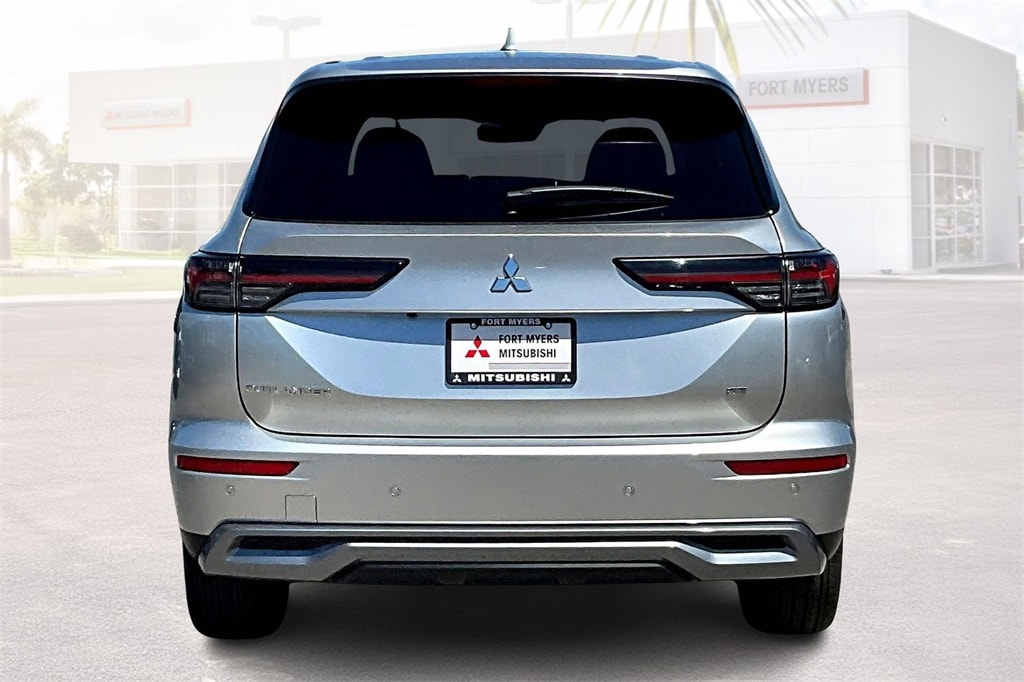 New 2025 Mitsubishi Outlander SE SUV