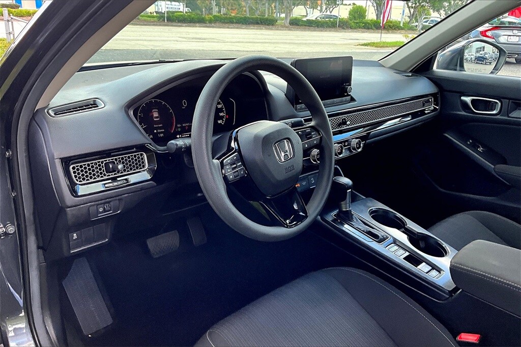 2025 Honda Civic LX photo 4