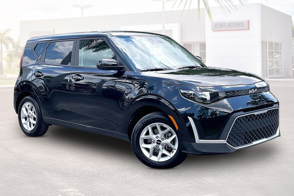2025 Kia Soul 2.0L LX IVT's photo