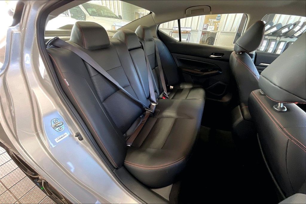 2025 Nissan Altima SR - Photo 15