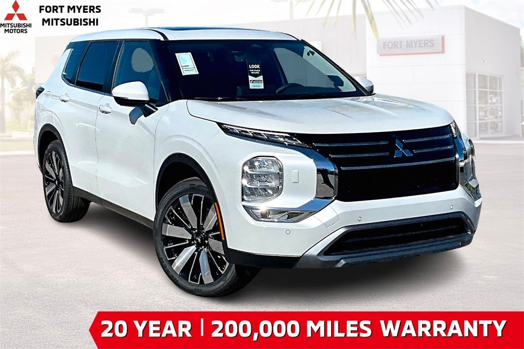 2025 Mitsubishi Outlander SE's photo