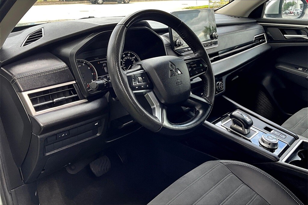 2024 Mitsubishi Outlander SE Ralliart photo 4