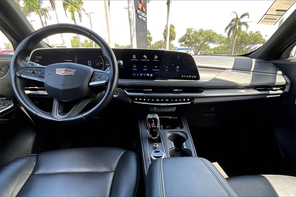 2024 Cadillac XT4 Premium Luxury photo 4