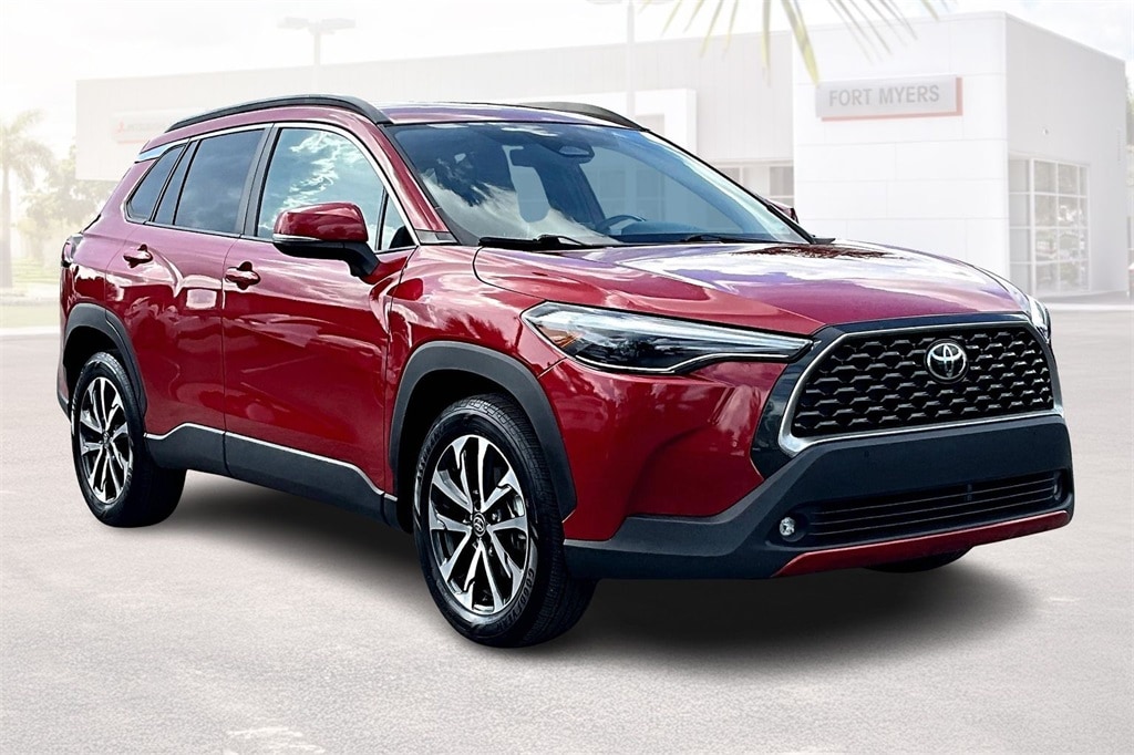 2024 Toyota Corolla Cross XLE's photo