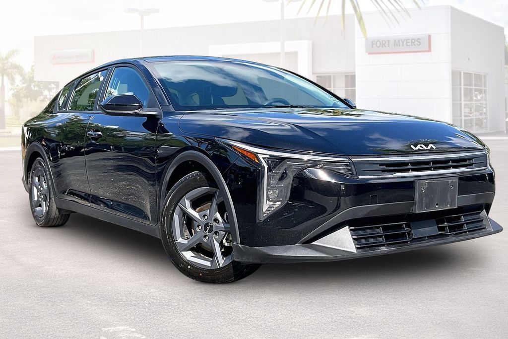 2025 Kia K4 LXS AT's photo