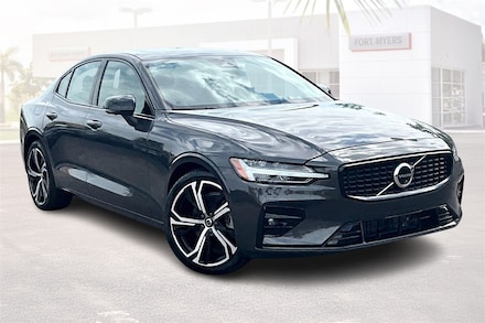 2024 Volvo S60 B5 Plus Dark Sedan