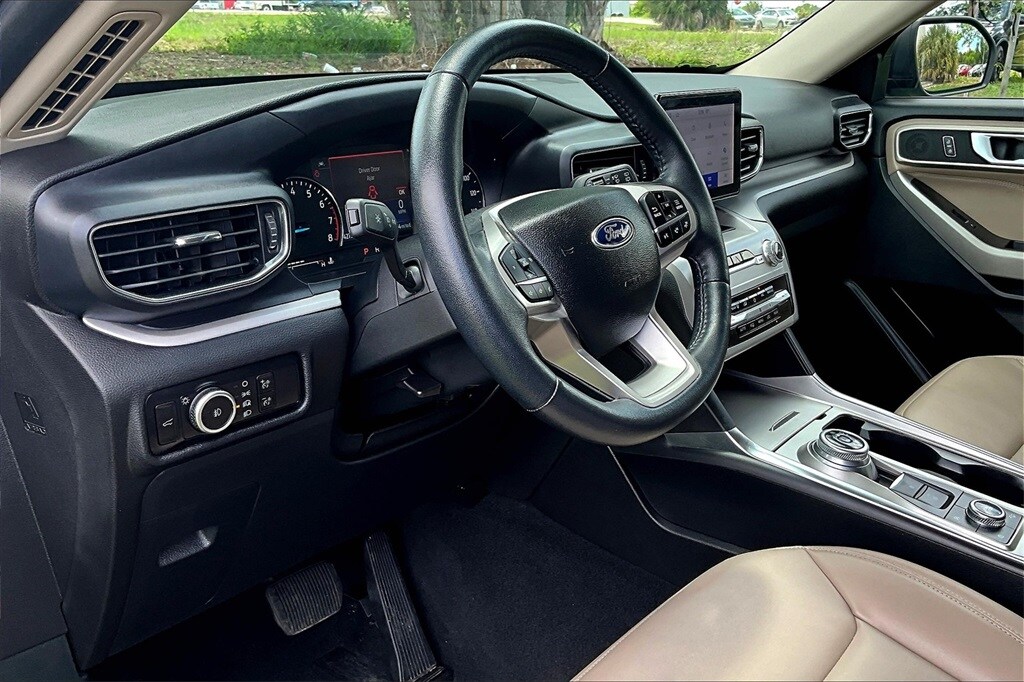 2023 Ford Explorer XLT photo 4