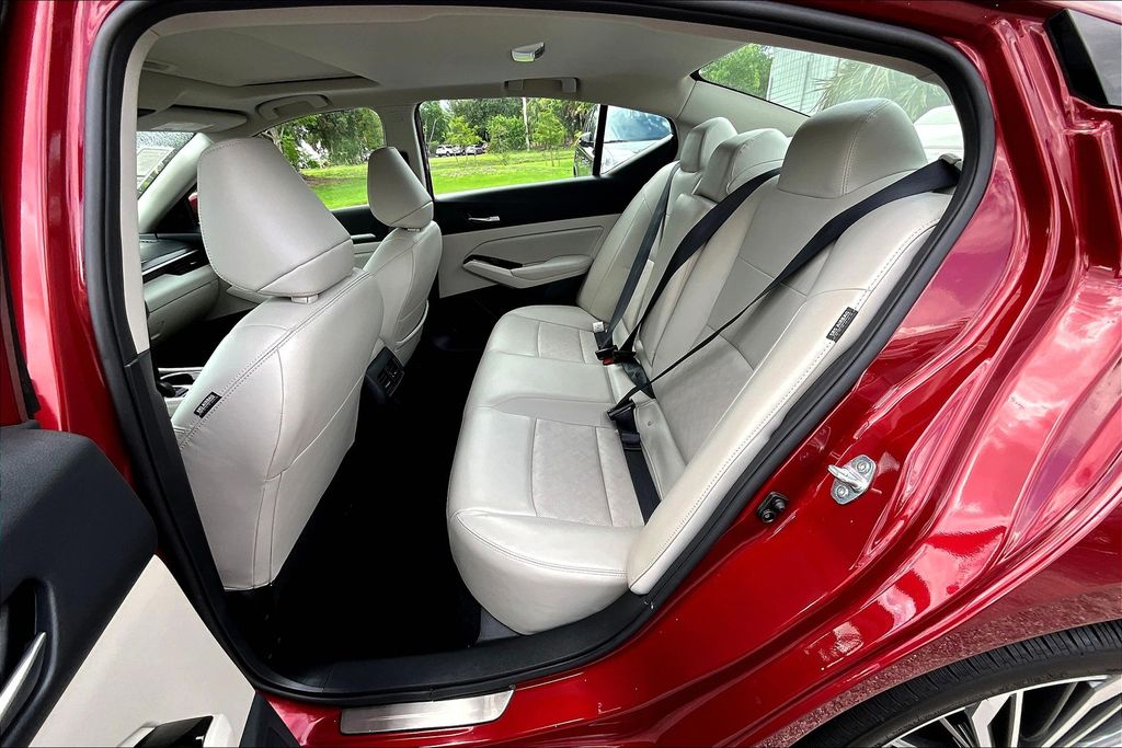 2024 Nissan Altima SL - Photo 14