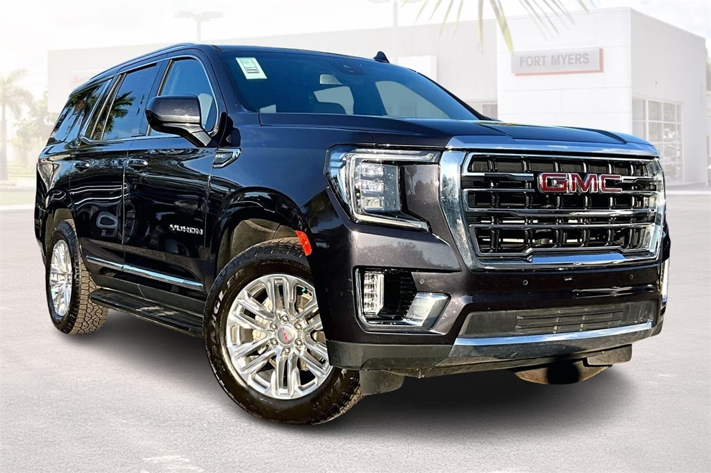 2024 GMC Yukon SLT's photo