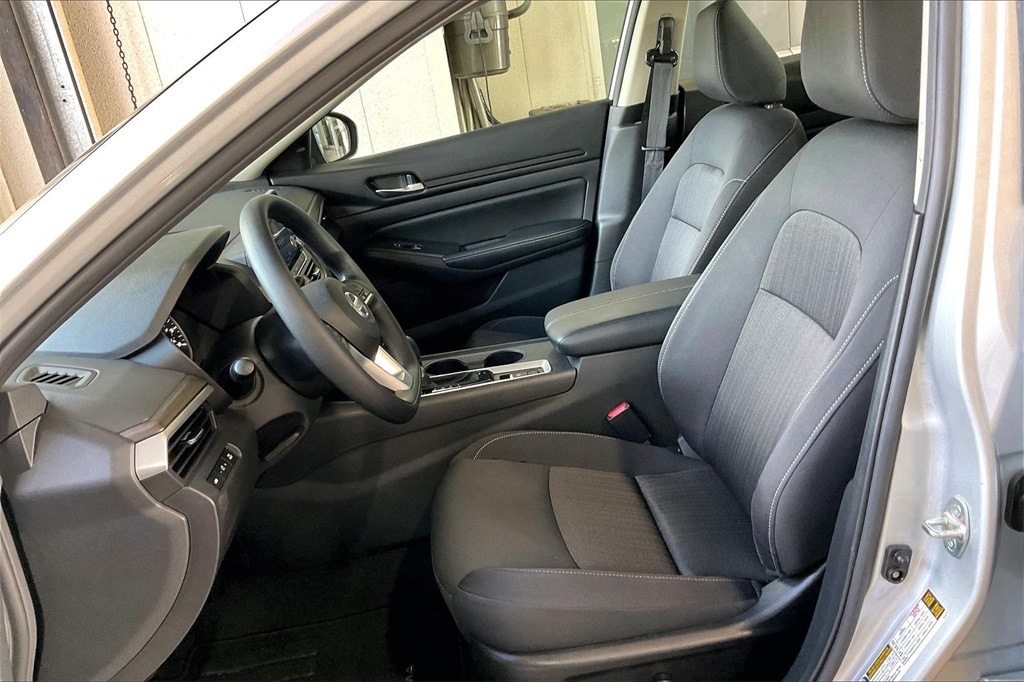 Used 2025 Nissan Altima SV Sedan