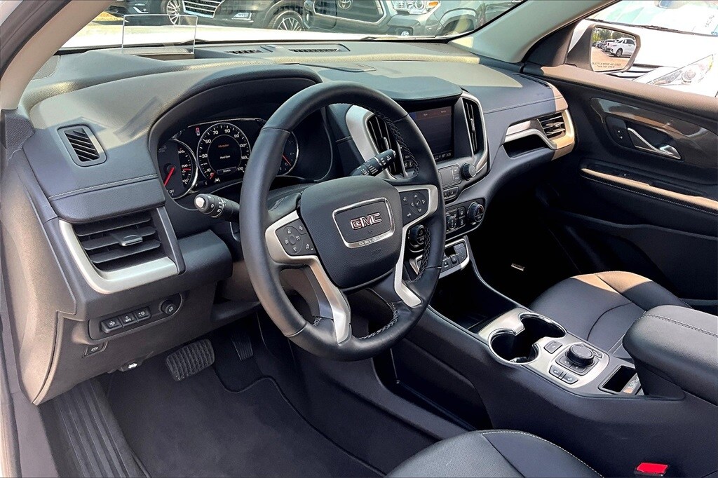 2024 Gmc Terrain Denali photo 2