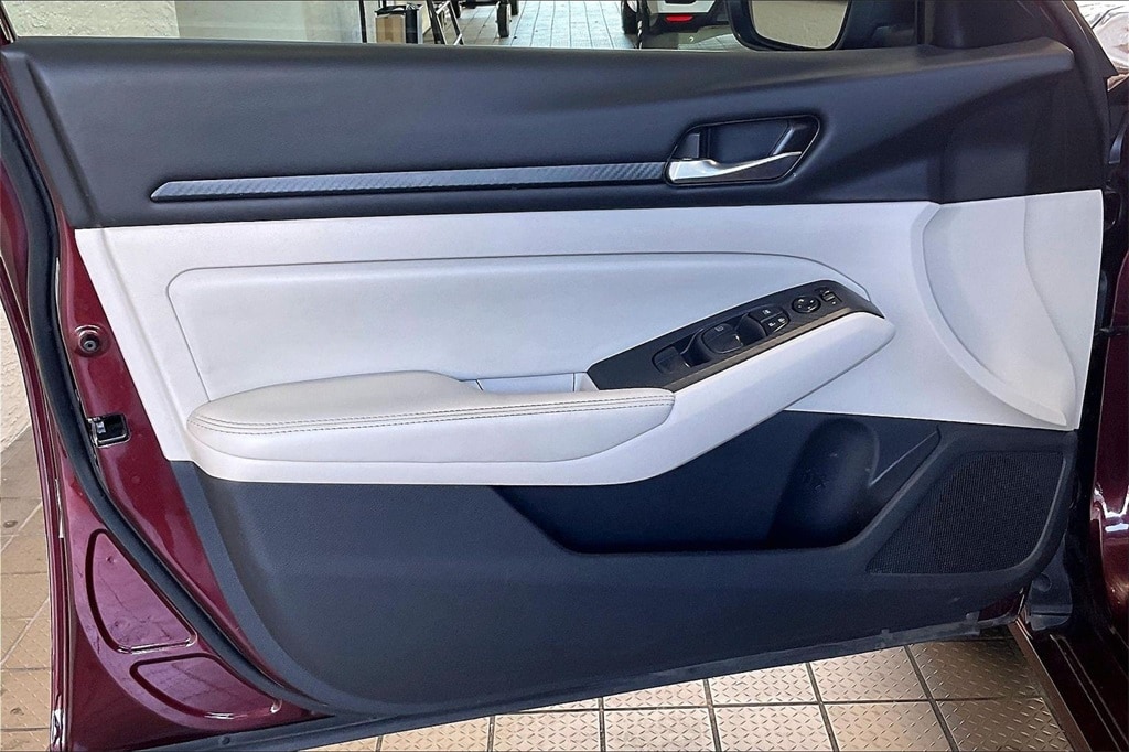 Used 2025 Nissan Altima SV Sedan