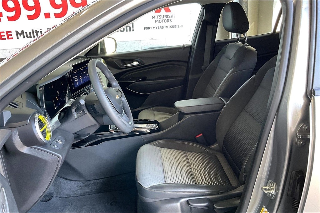 Used 2025 Chevrolet Trax LT SUV