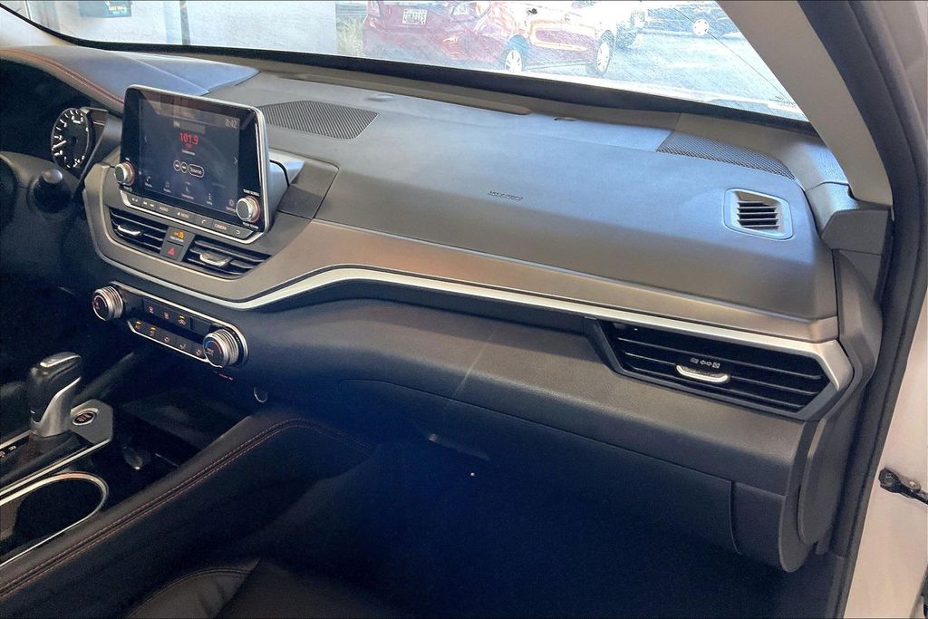 2025 Nissan Altima SR - Photo 23
