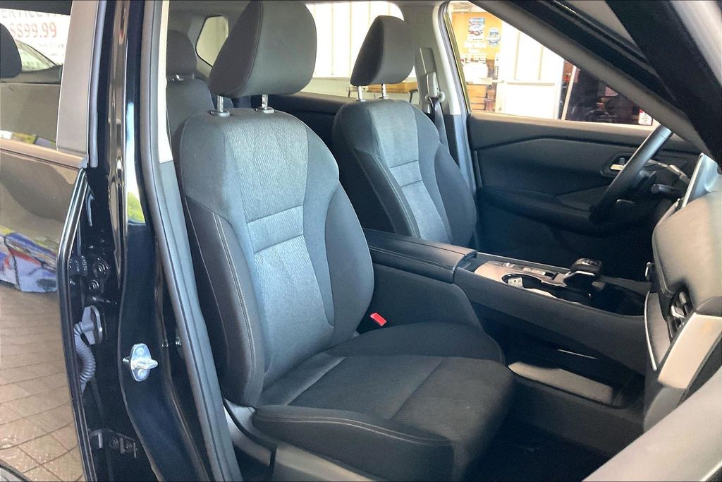 2025 Nissan Rogue SV - Photo 21