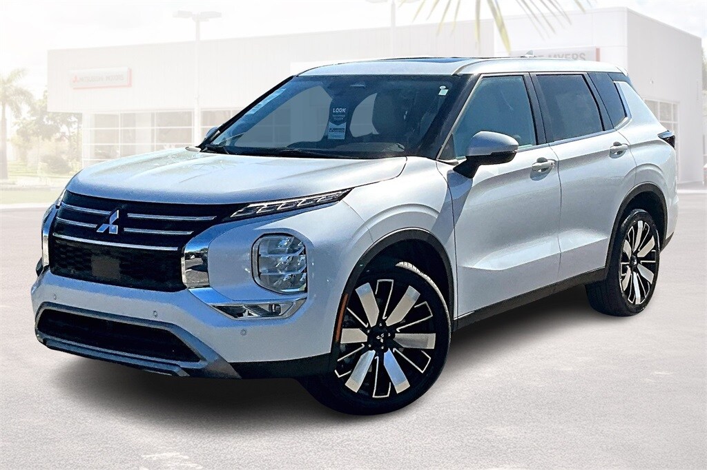 2025 Mitsubishi Outlander SE photo 2