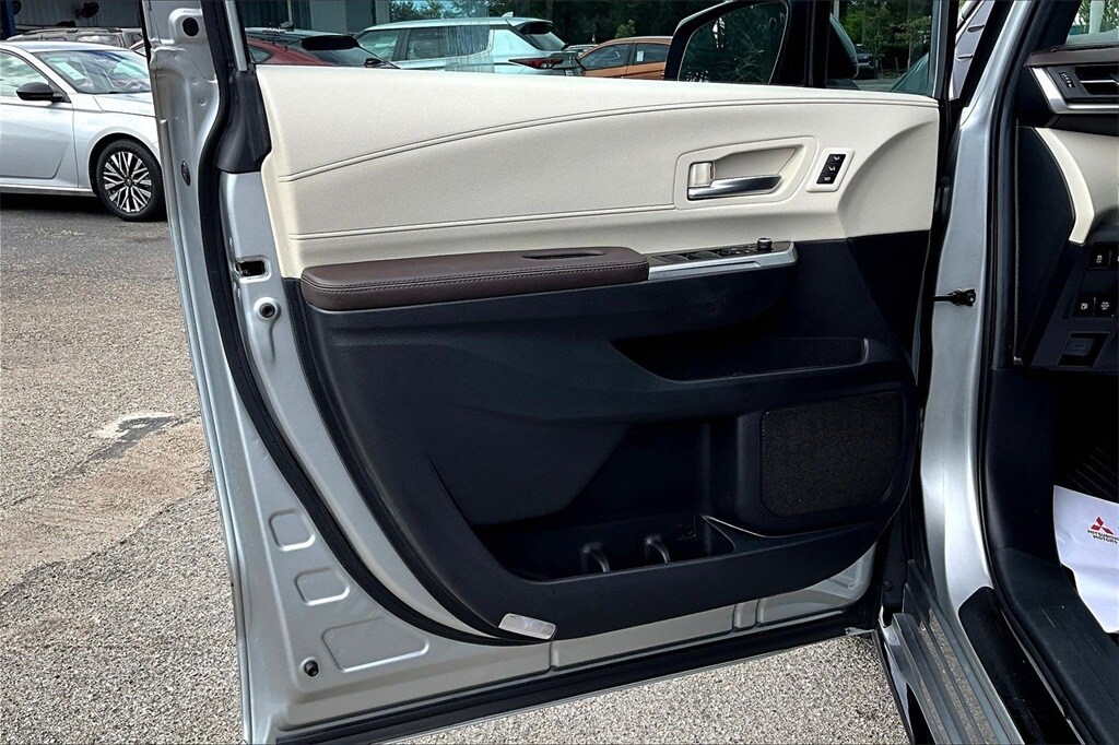 Used 2023 Toyota Sienna Platinum 7 Passenger Van Passenger Van