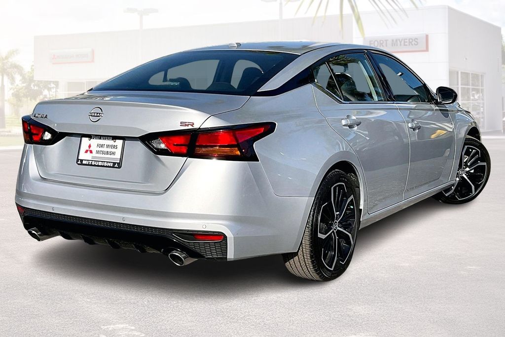 2025 Nissan Altima SR - Photo 33