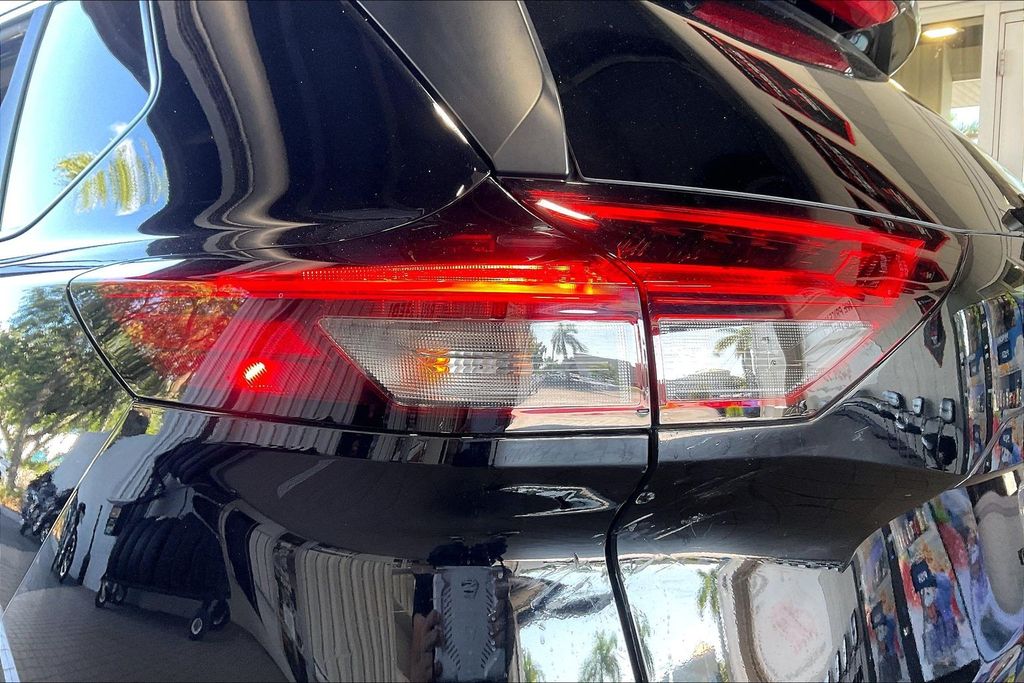 2025 Nissan Rogue SV - Photo 17